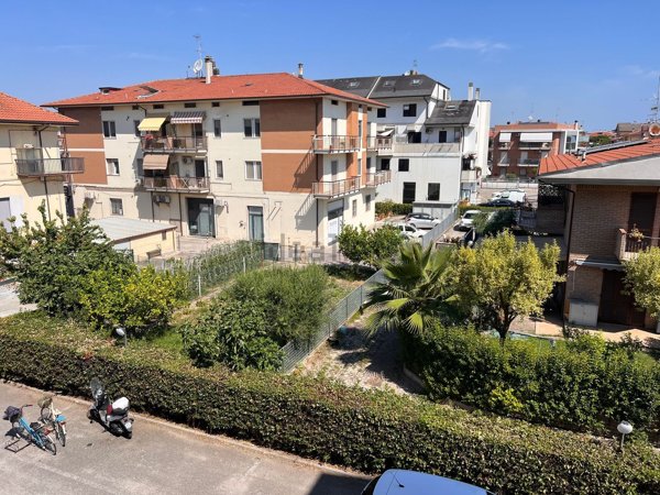 appartamento in vendita a San Benedetto del Tronto in zona Sentina
