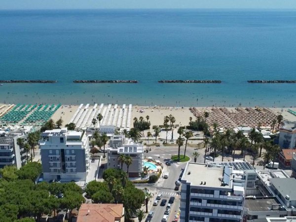 negozio in vendita a San Benedetto del Tronto in zona Sentina