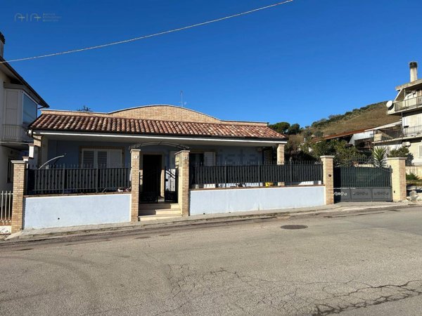 casa indipendente in vendita a San Benedetto del Tronto in zona Sentina