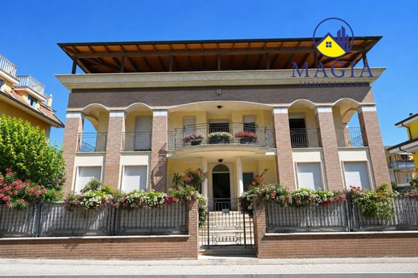 casa indipendente in vendita a San Benedetto del Tronto in zona Sentina