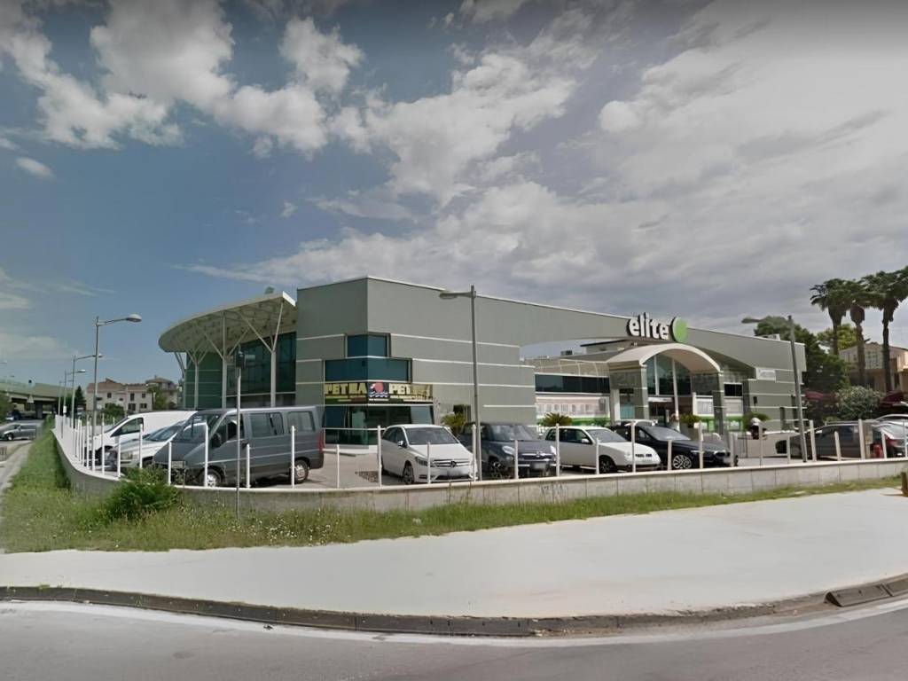 ufficio in vendita a San Benedetto del Tronto in zona Sentina