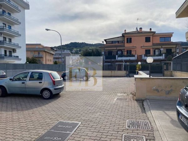 box auto in vendita a San Benedetto del Tronto