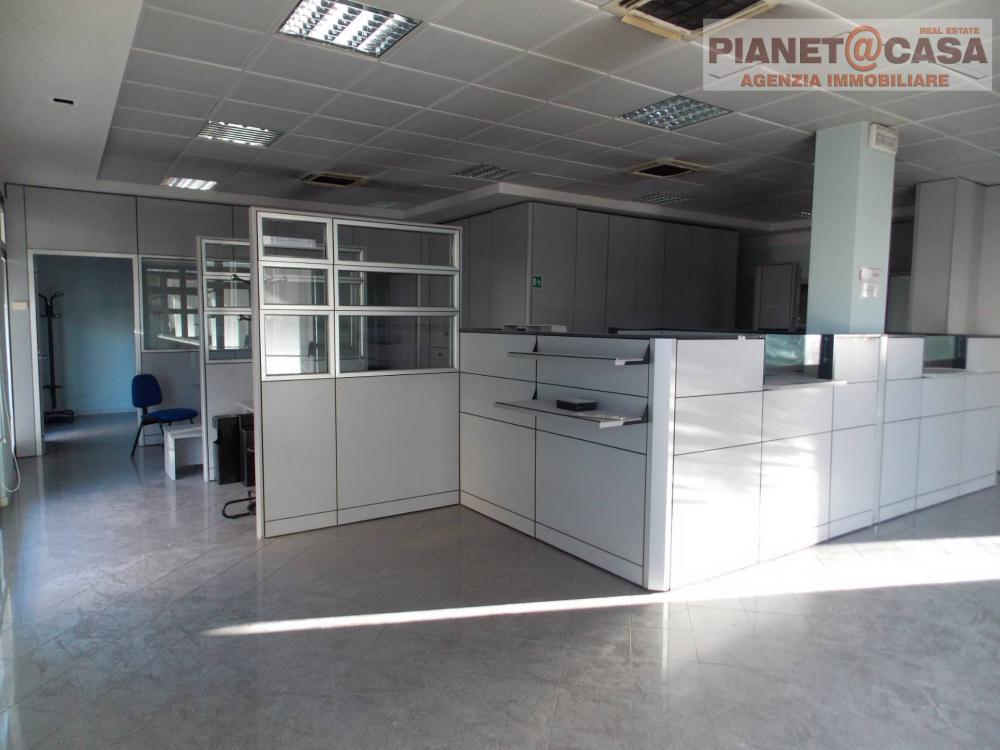 locale commerciale in vendita a Spinetoli in zona Pagliare