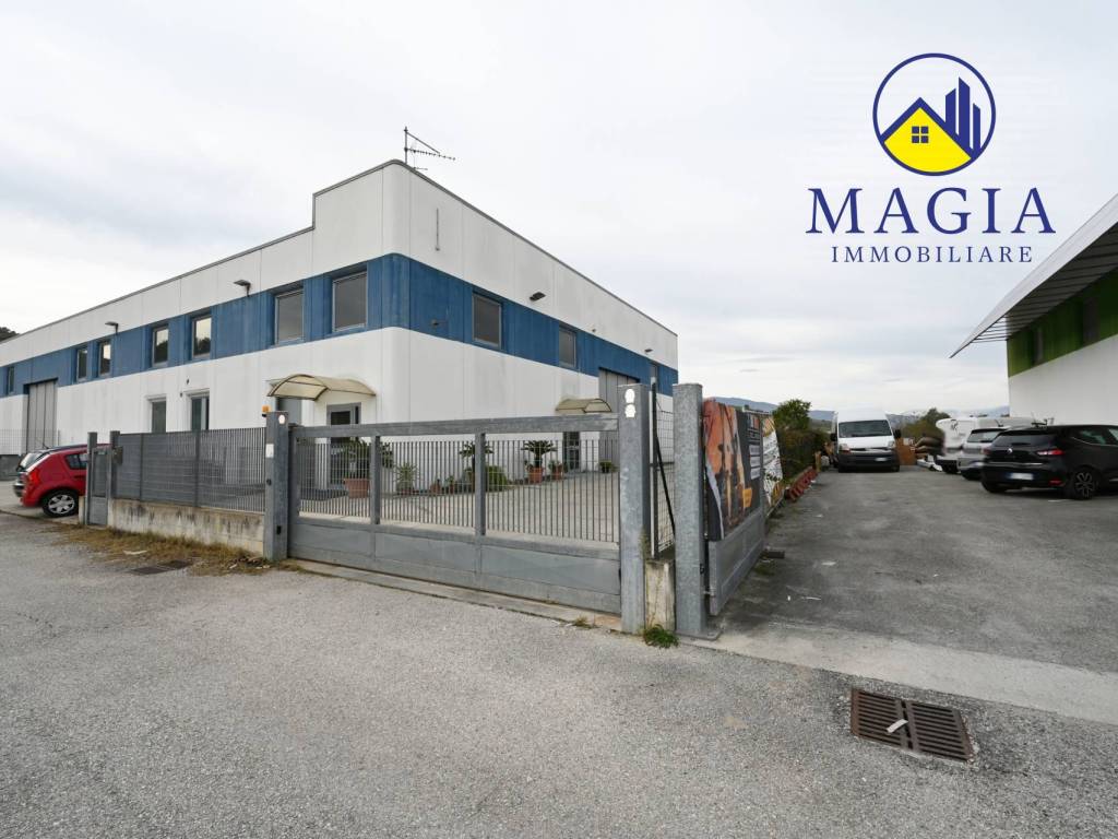 locale commerciale in vendita a Spinetoli in zona Pagliare