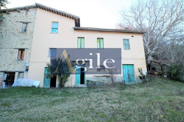 casa indipendente in vendita a Venarotta in zona Vallorano