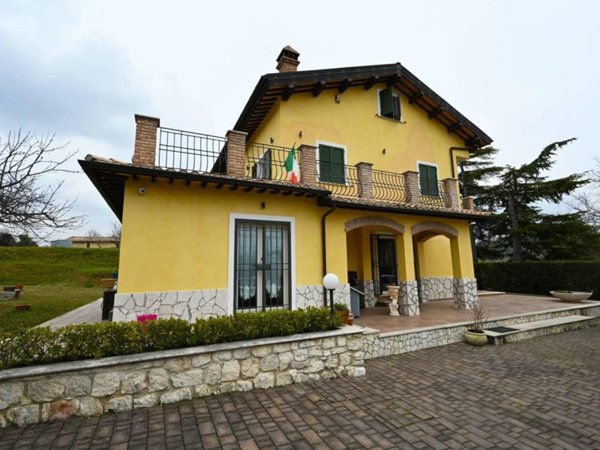 casa indipendente in vendita a Venarotta