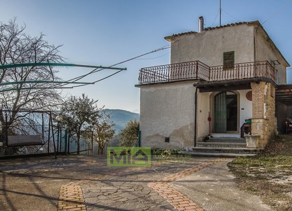 appartamento in vendita a Venarotta in zona Monsampietro