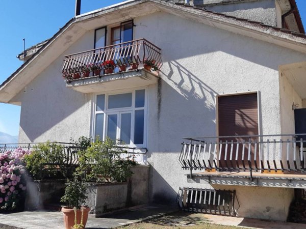 casa indipendente in vendita a Venarotta