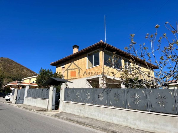 casa indipendente in vendita a Venarotta