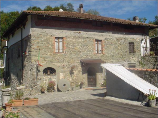 locale commerciale in affitto ad Aulla