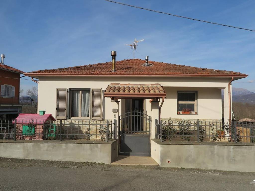 casa indipendente in vendita ad Aulla