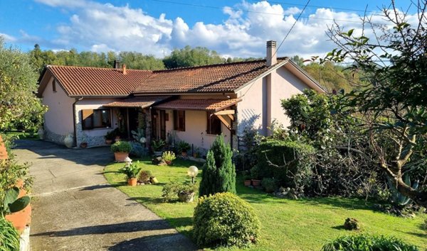 casa indipendente in vendita ad Aulla