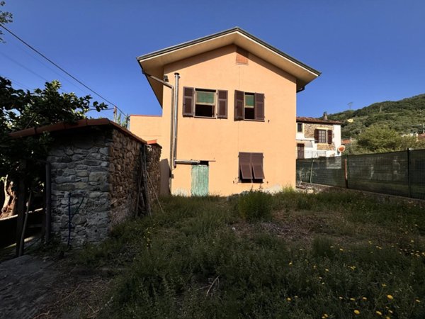 casa indipendente in vendita ad Aulla