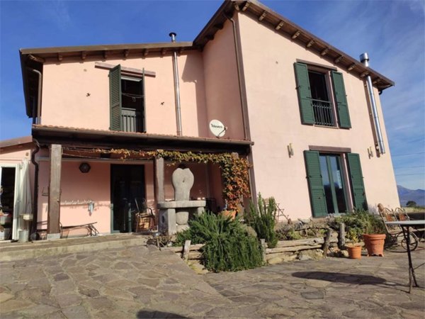 casa indipendente in vendita ad Aulla
