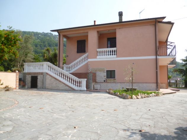 casa indipendente in vendita ad Aulla