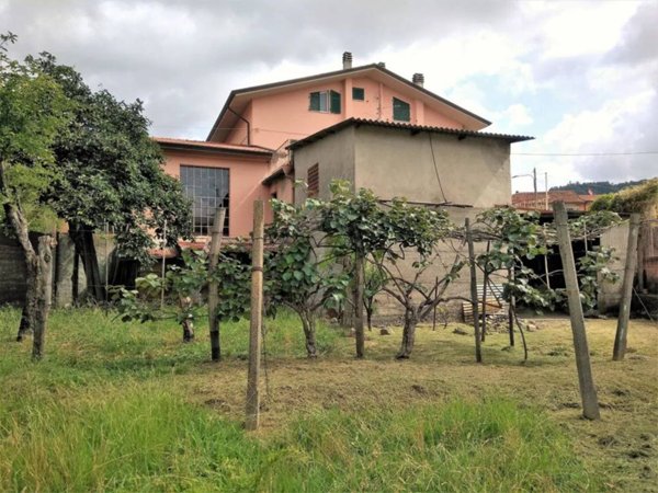 casa indipendente in vendita ad Aulla
