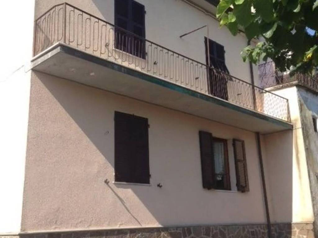 casa semindipendente in vendita ad Aulla