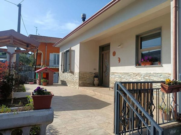 casa indipendente in vendita ad Aulla