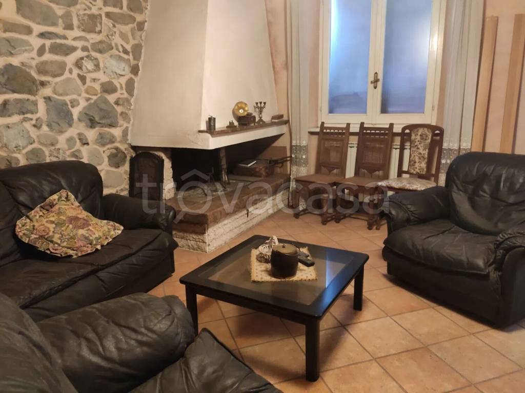 casa semindipendente in vendita ad Aulla