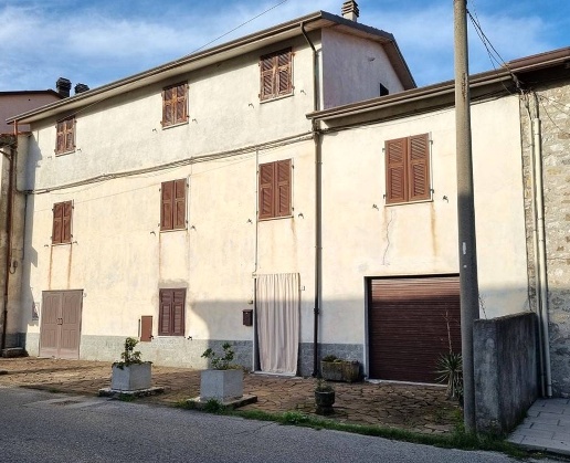 casa semindipendente in vendita ad Aulla