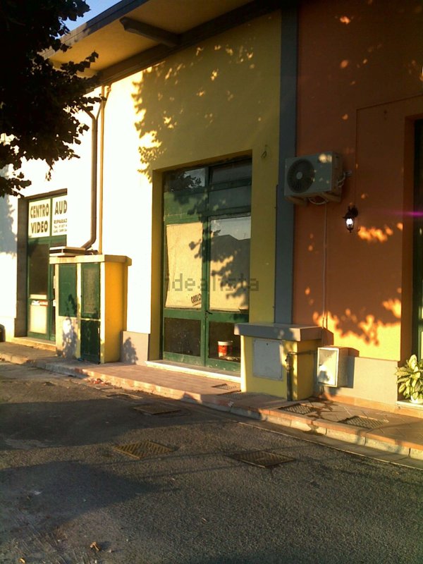 locale commerciale in vendita ad Aulla