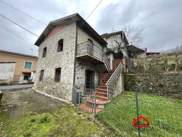 casa indipendente in vendita ad Aulla