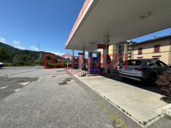 locale commerciale in vendita ad Aulla