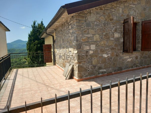 casa semindipendente in vendita ad Aulla