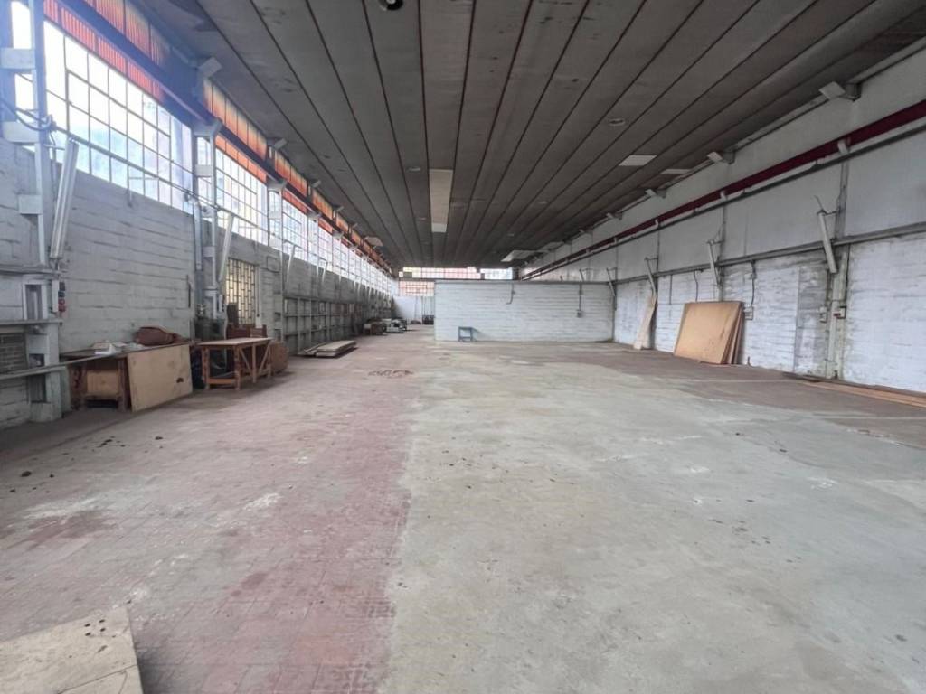 locale commerciale in vendita ad Aulla