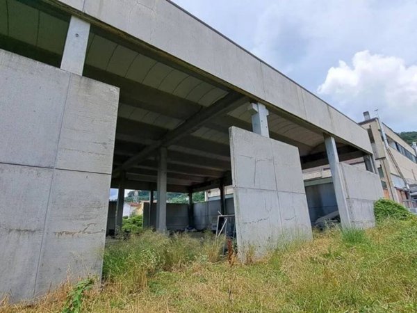 locale commerciale in vendita ad Aulla