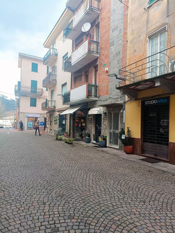 locale commerciale in vendita ad Aulla