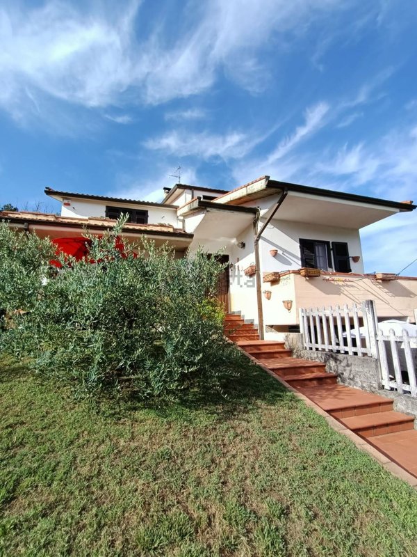 casa indipendente in vendita ad Aulla