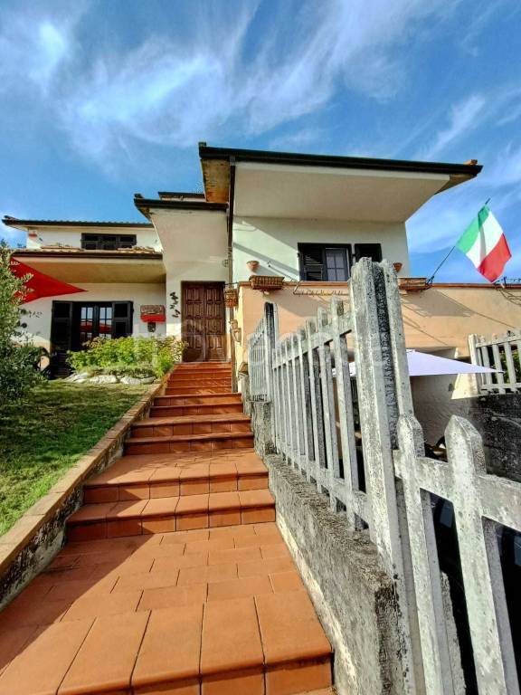 casa indipendente in vendita ad Aulla
