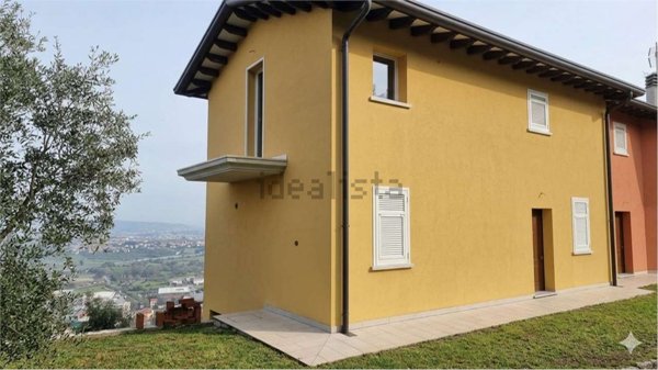 casa indipendente in vendita ad Aulla