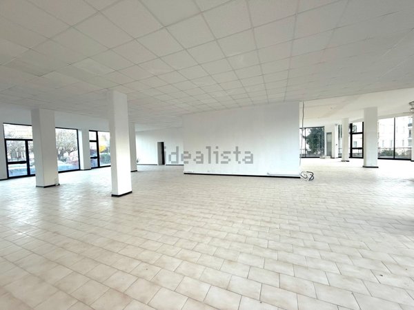 locale commerciale in vendita ad Aulla