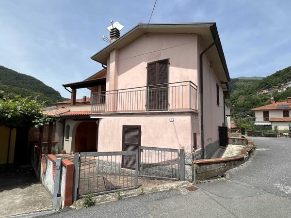 casa semindipendente in vendita a Bagnone in zona Vico