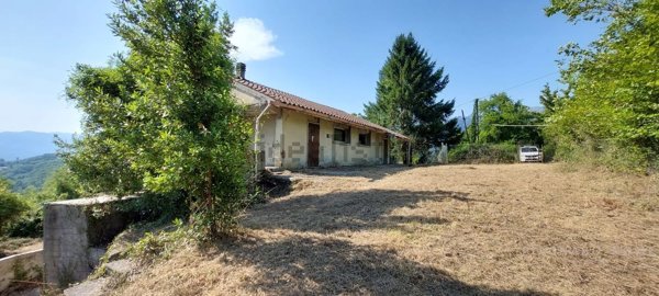 casa indipendente in vendita a Bagnone