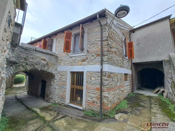 casa indipendente in vendita a Bagnone in zona Vico