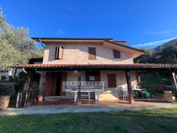 casa indipendente in vendita a Bagnone