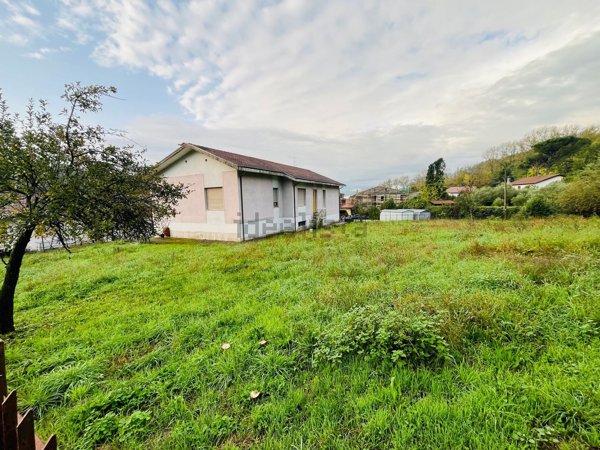 casa indipendente in vendita a Bagnone