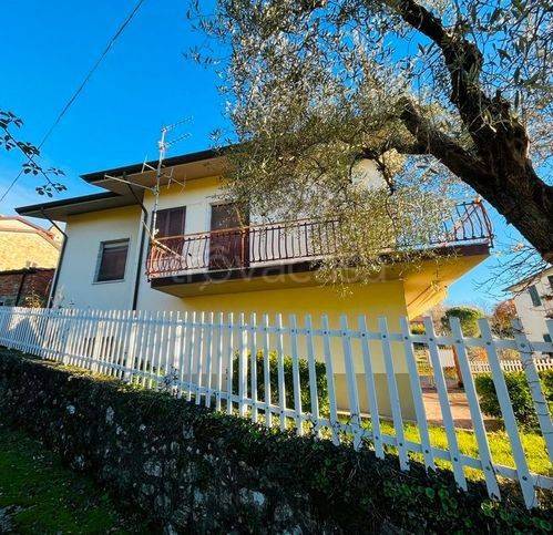 casa indipendente in vendita a Bagnone in zona Orturano