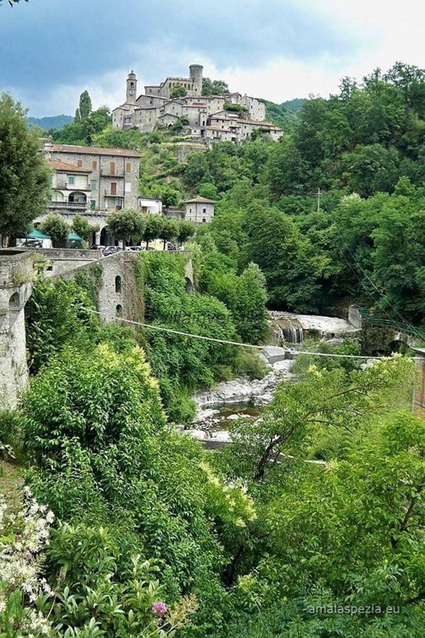 casa indipendente in vendita a Bagnone in zona Vico