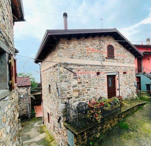 casa indipendente in vendita a Bagnone