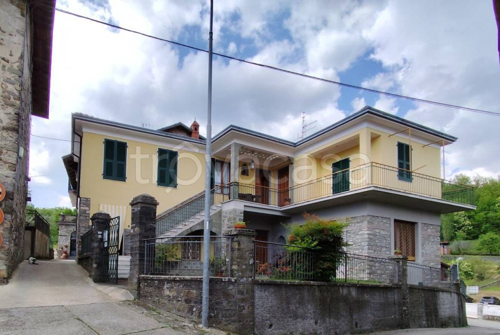 appartamento in vendita a Bagnone in zona Vico