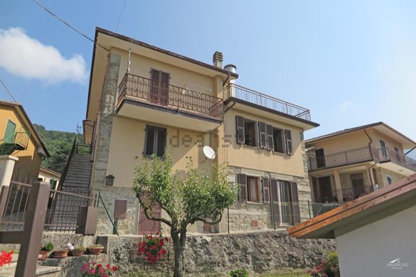 casa indipendente in vendita a Bagnone