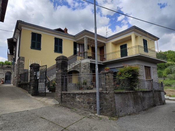 casa indipendente in vendita a Bagnone