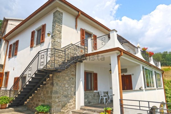 casa indipendente in vendita a Bagnone