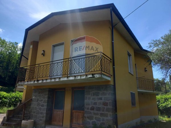 casa indipendente in vendita a Bagnone