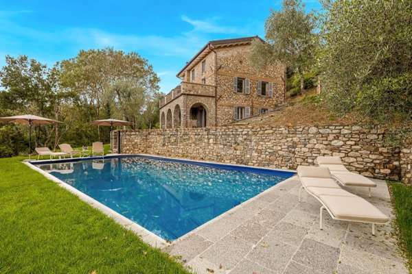 casa indipendente in vendita a Bagnone