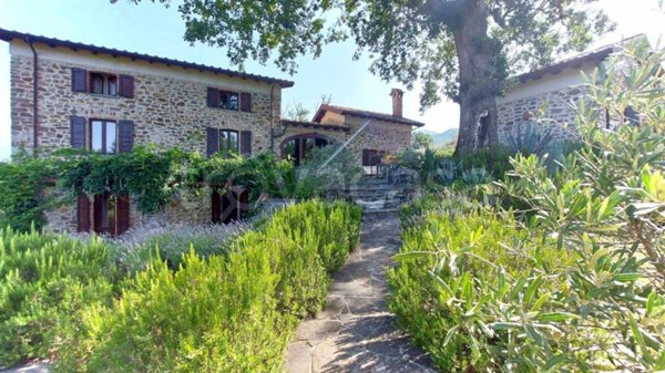 casa indipendente in vendita a Bagnone in zona Vico